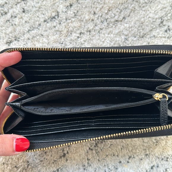 Michael Kors Wallet - Picture 7 of 8